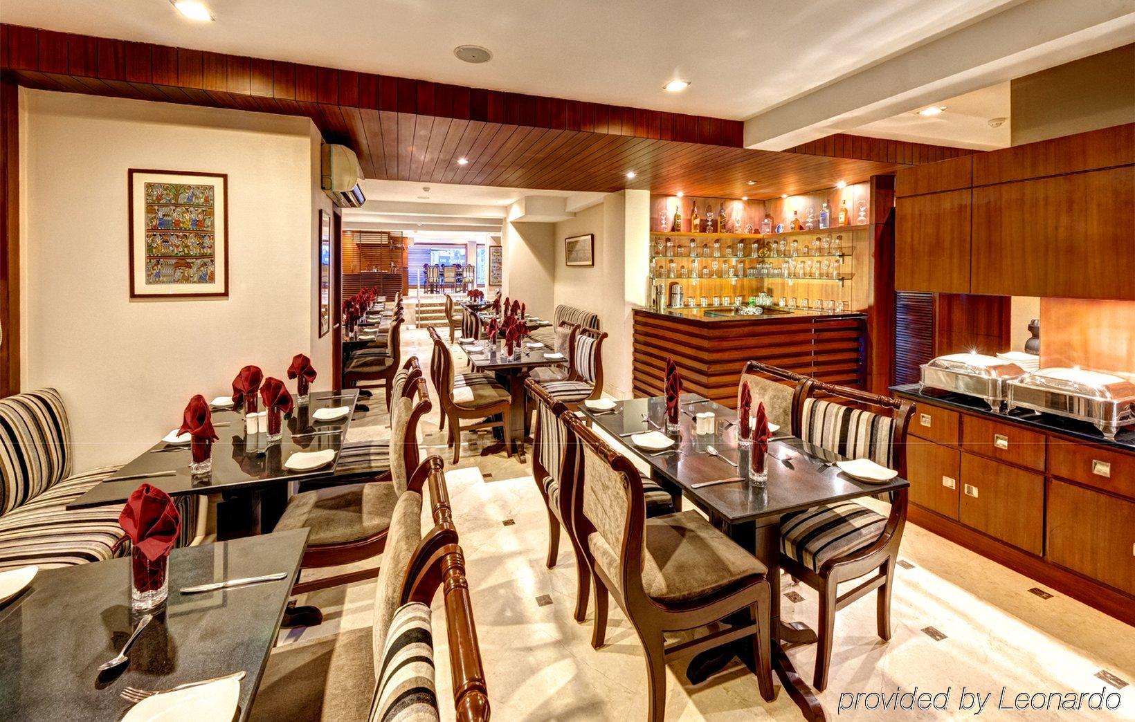 Hotel Casa Fortuna كولكاتا المطعم الصورة